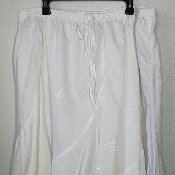 Metro Wear Floral Embroidered Flowy Midi Skirt White Cottage Boho Plus Size 3X - Picture 3 of 14